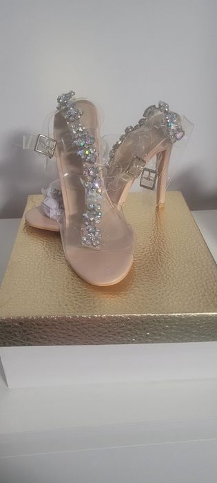 Sandale noi cu barete transparente