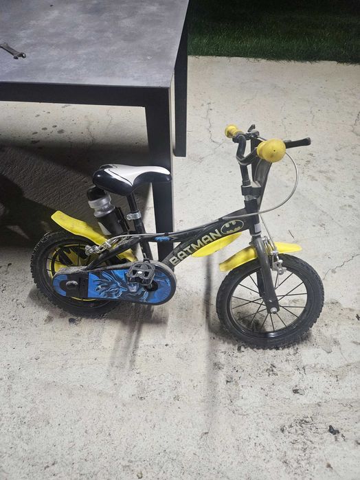 Vand Bicicleta copii batman ca noua. Folosita maxim 6 ore.