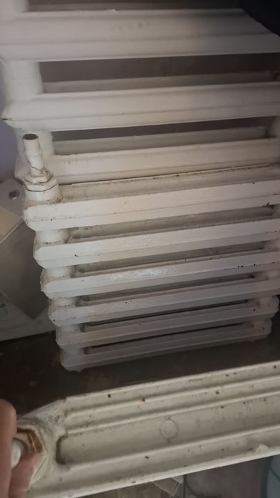 Продам чугунные батареи.