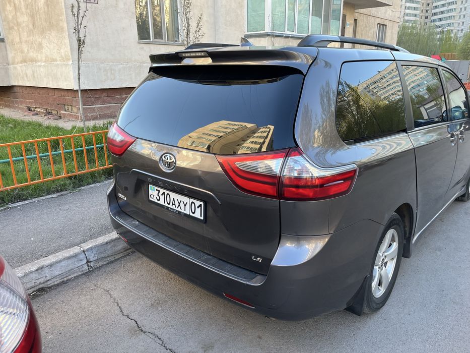 Тойота сиенна  ЛЕ