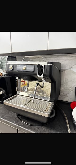 Simonelli кофемашина + кофемолка + питчеры и тд