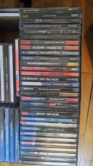 Продавам музикални дискове