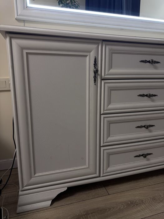 Комод с зеркалом