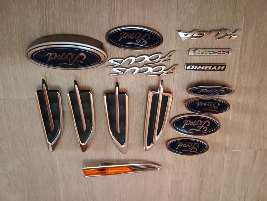 Emblema / ornament  și comenzi volan Ford
