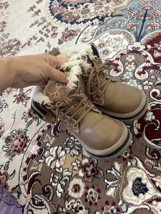 Срочно продам ботинки