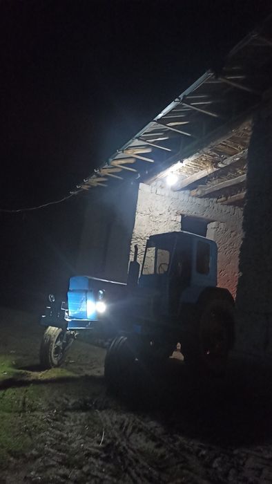 T 28 traktor sotiladi