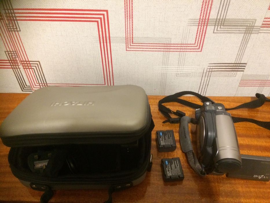 Продам dvd камеру hitachi