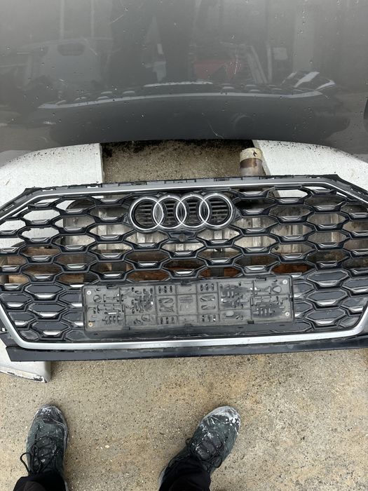Audi Q5/SQ5 22г предна решетка