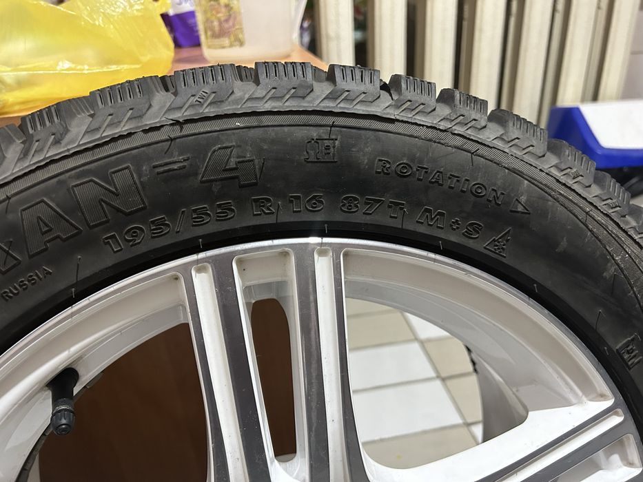 Продам резину  с дисками