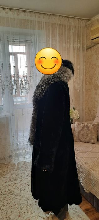 Продам мутоновую шубу с чернобуркой.
