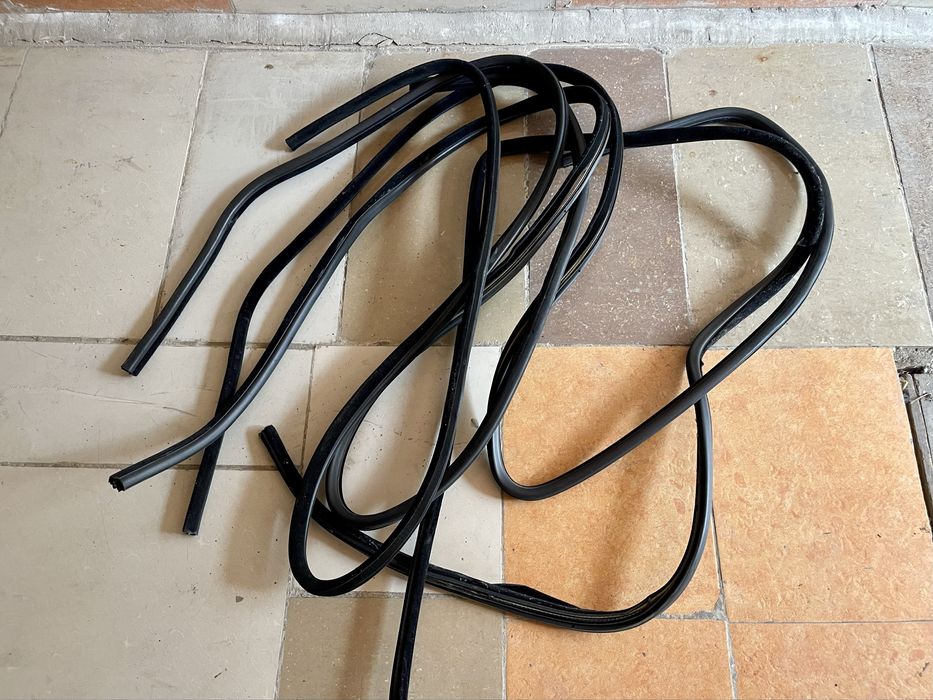 Уплотнитель двери BMW E39 E34 БМВ Е39 Е34