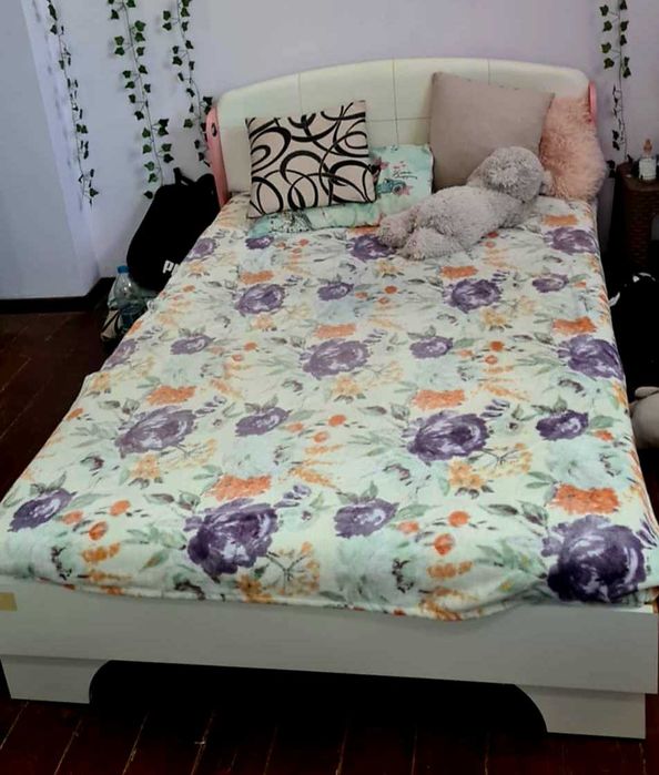 Детски спален комплект с включен матрак.