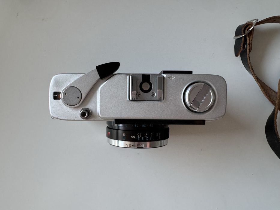Лентов фотоапарат Revue 700 EL
