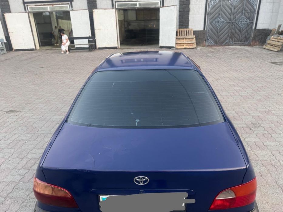 Продам машину тайота авенсис