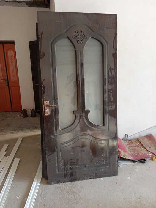 Есіктер уйден шыққан