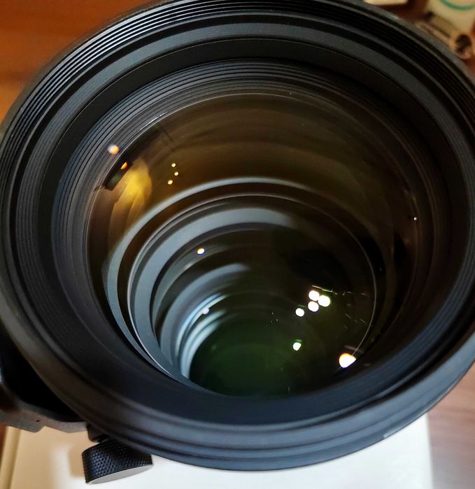 Продам почти новый Sigma 105mm 1.4 Art для Санон