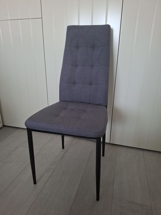 Scaun gri de bucatarie sufragerie living