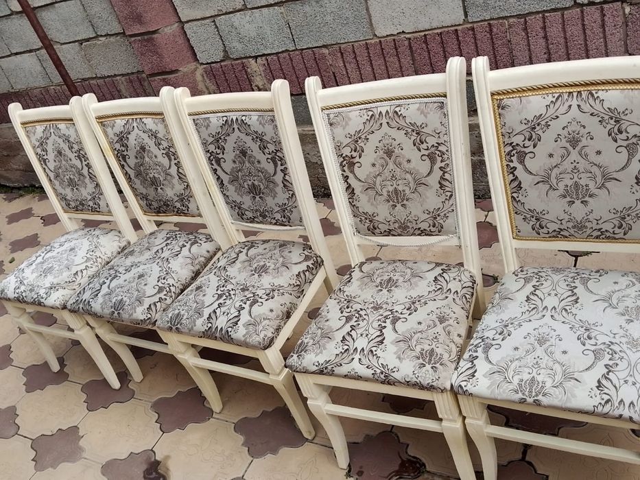 Обеденный столы со стульями