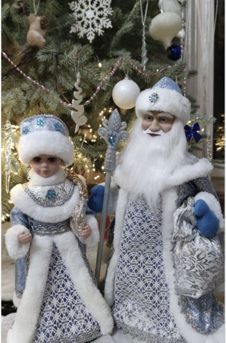 Дед Мороз и Снегурочка под елку