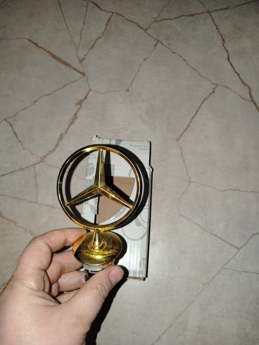 Мерс эмблема сотилади