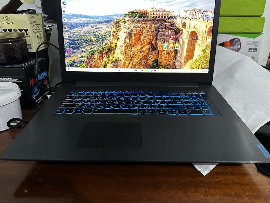 Ноутбук lenova 81 LL 18 диаганаль