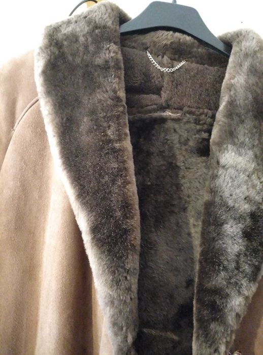 Cojoc din blană  naturală  de oaie, elegant .