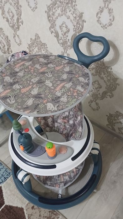 Продам детские ходунки почти новые