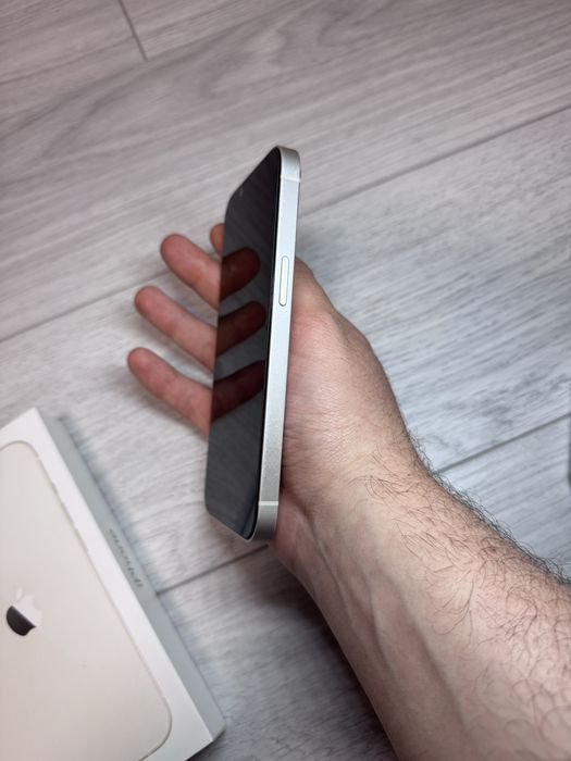 iPhone 13 128GB Impecabil | Nedeschis | 4 huse + 2 folii sticlă