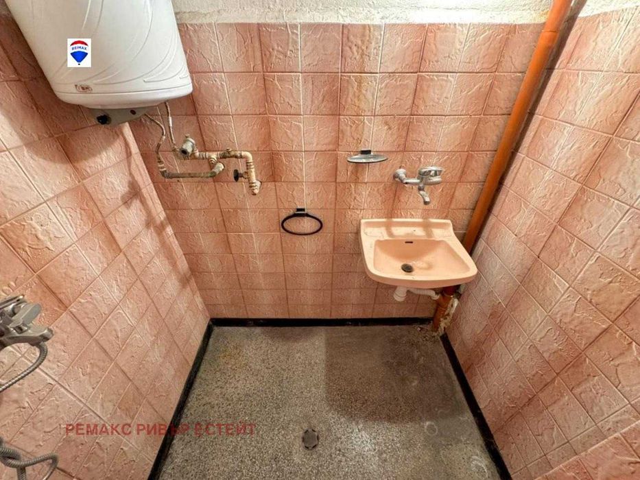 Продава се Двустаен апартамент в Русе, Център - 60 кв.м за 982 €/кв.м - Снимка #9