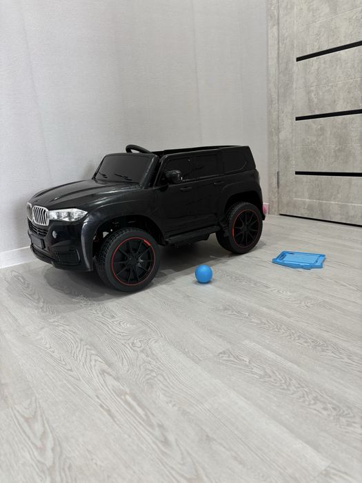 Продам б/у детскую машину