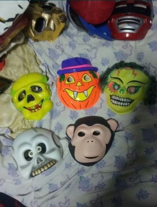 Vand colectie 160 de masti diferite,masca,carnaval, teatru, inchiriat