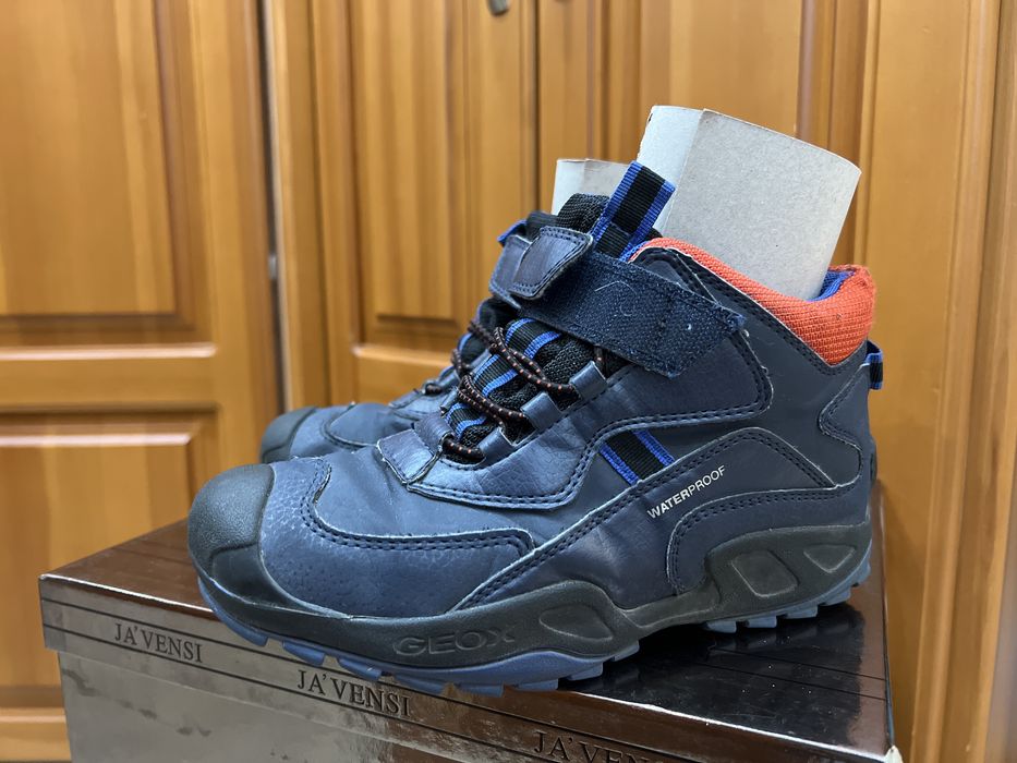 Продам детские ботинки Geox