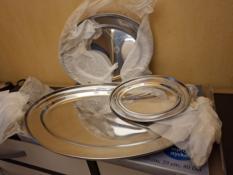 Чинии за сервиране. Кетъринг подноси