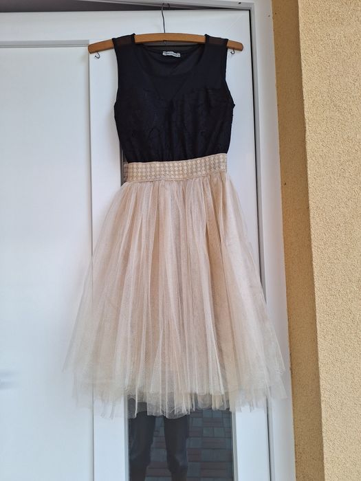 Rochii și costume
