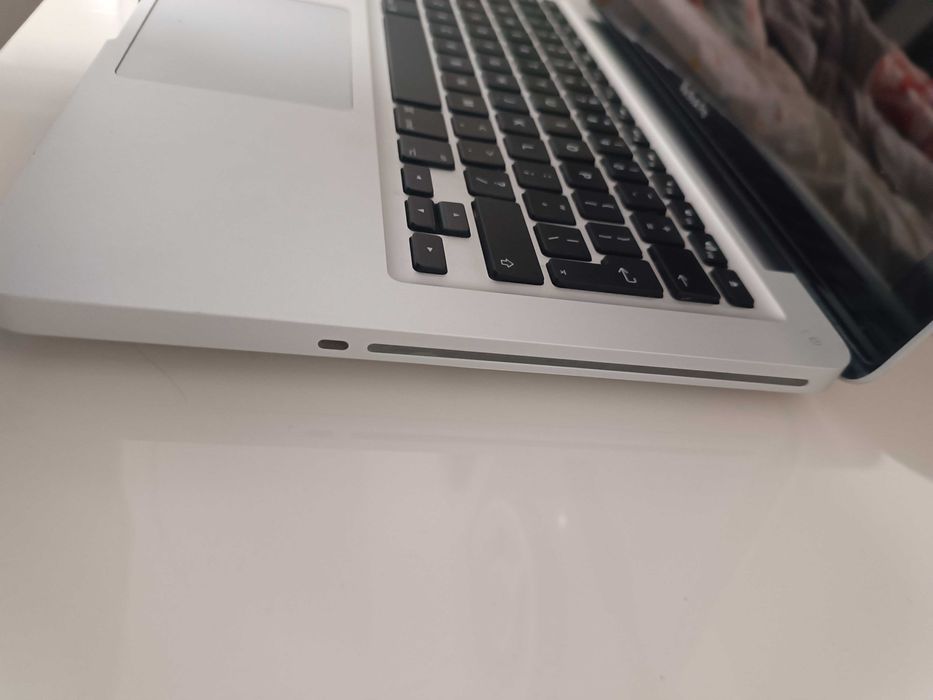 MacBook Pro i5 Leptop