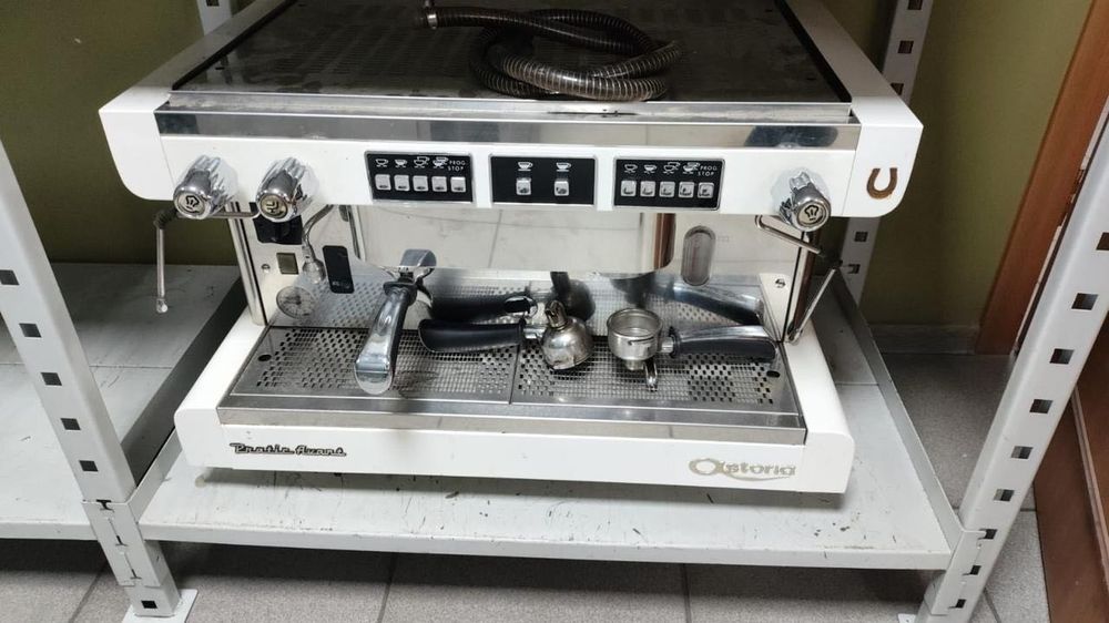 Традиционная полуавтоматическая кофемашина Astoria Pratic Avant