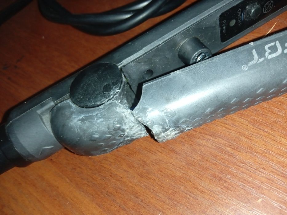 Утюг для волос все работает состояния отличное сломан