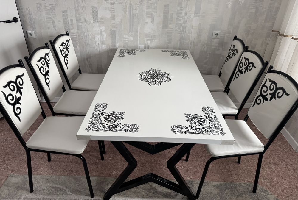 СРОЧНО продам кухонный стол со стулями