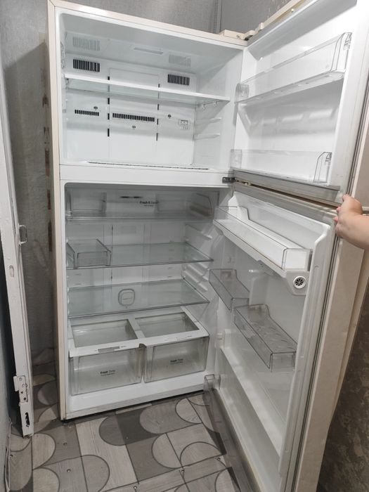 Продам б/у  большой холодильник