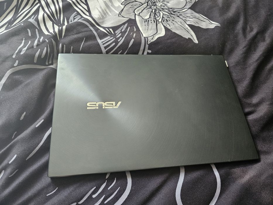 Лаптоп Asus zenbook 14