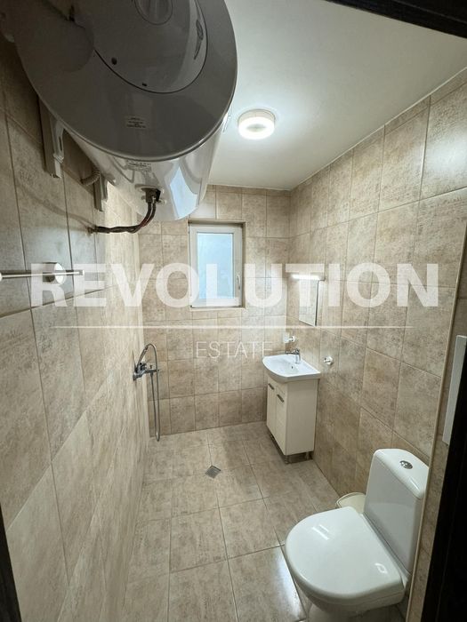 Дава се под наем Едностаен апартамент в Пловдив, Остромила - 52 кв.м за 317 € - Снимка #2