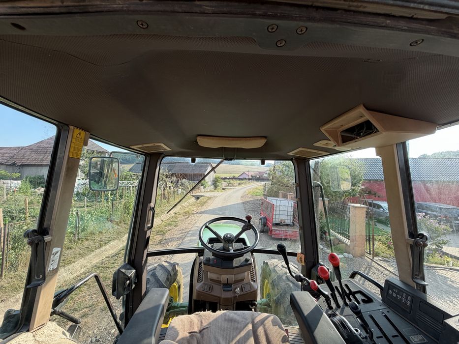 Vând John Deere 6600