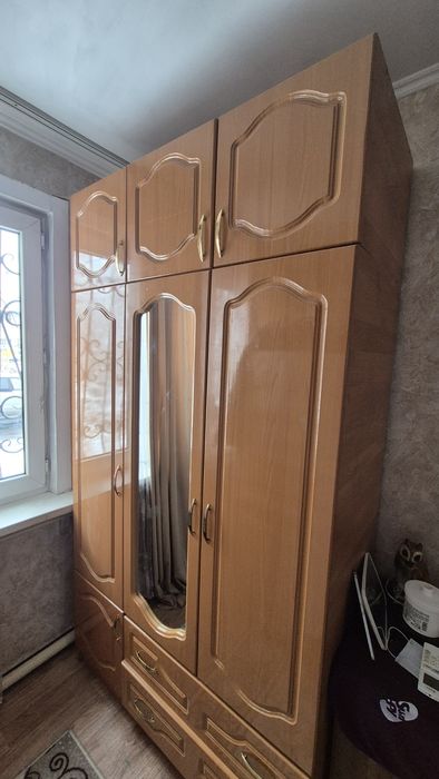 Продам шкаф коричневый