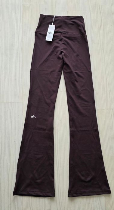 Colanti dama evazati. Alo Yoga.