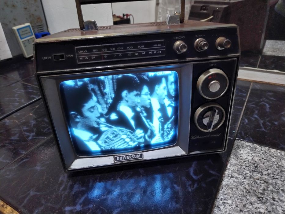 Universum Aiwa tv cu tub alb negru