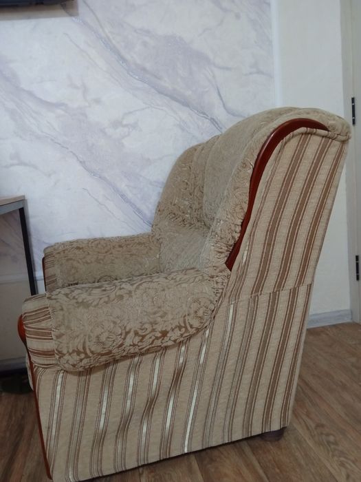 Yumshoq kreslo sotiladi yaxshi saqlangan