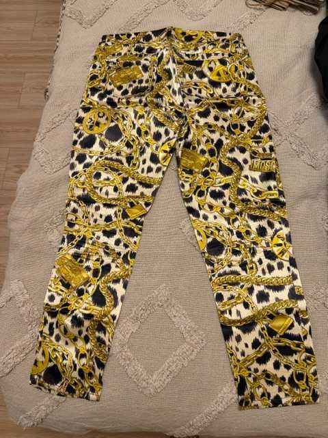 Pantaloni Moschino colectia HM