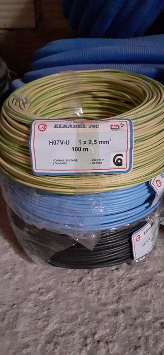 Кабели иPVC гофра   3 размера и кабели 1,5кв. и 2,5кв.