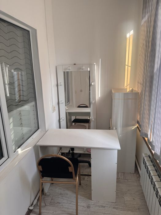 Сдается небольшой кабинет в салоне