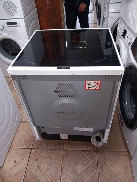 Свободно стояща печка с керамичен плот Voss с 2 години Гаранция!